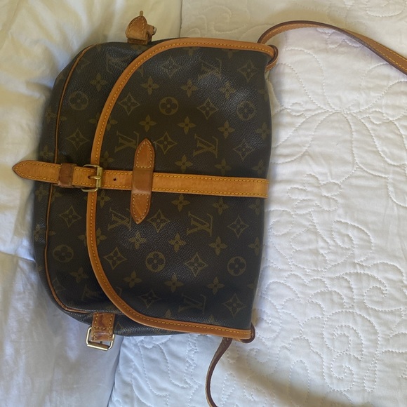 100% Authentic LOUIS VUITTON Saumur 30 Monogram Shoulder Bag. - Picture 5 of 16